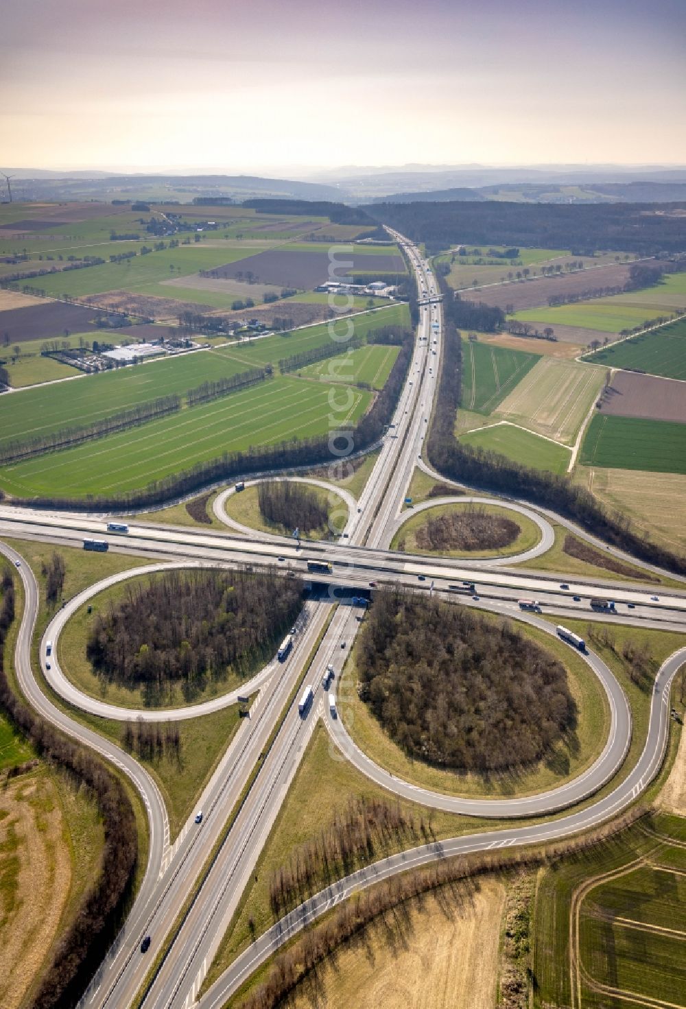 Aerial photograph Werl - Traffic flow at the intersection- motorway A44 - BAB 445 in form of cloverleaf in Werl at Ruhrgebiet in the state North Rhine-Westphalia, Germany