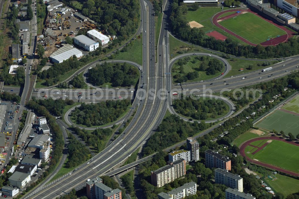 Berlin from the bird's eye view: Traffic flow at the intersection- motorway A100 - A103 in form of cloverleaf in the district Schoeneberg in Berlin, Germany