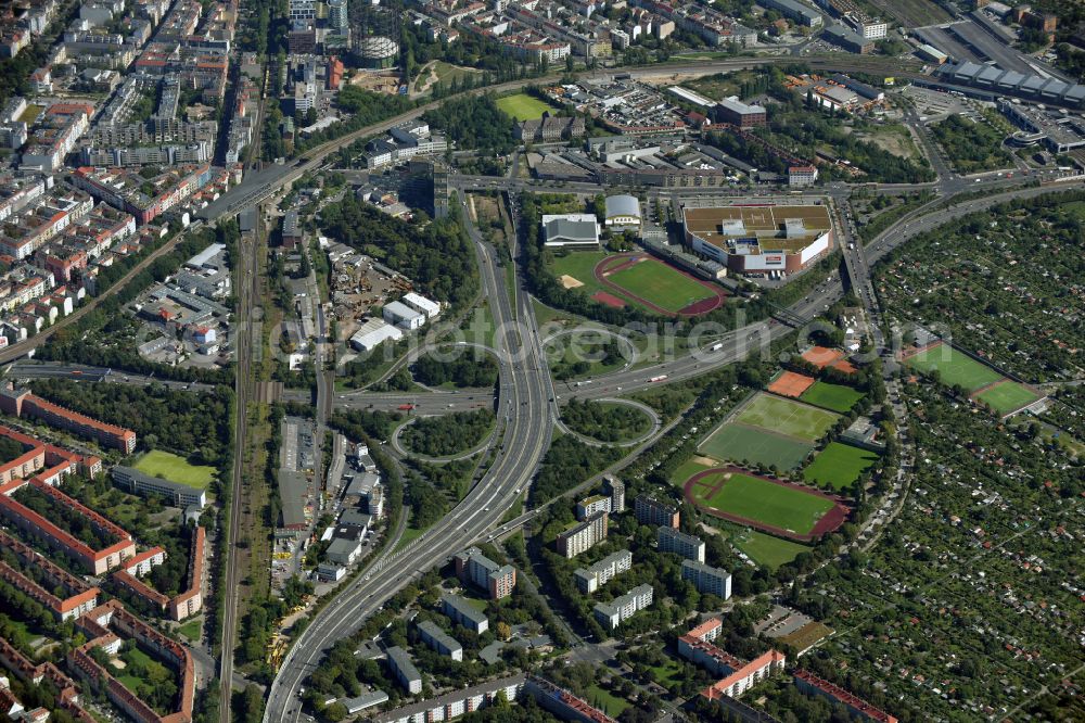 Aerial photograph Berlin - Traffic flow at the intersection- motorway A100 - A103 in form of cloverleaf in the district Schoeneberg in Berlin, Germany