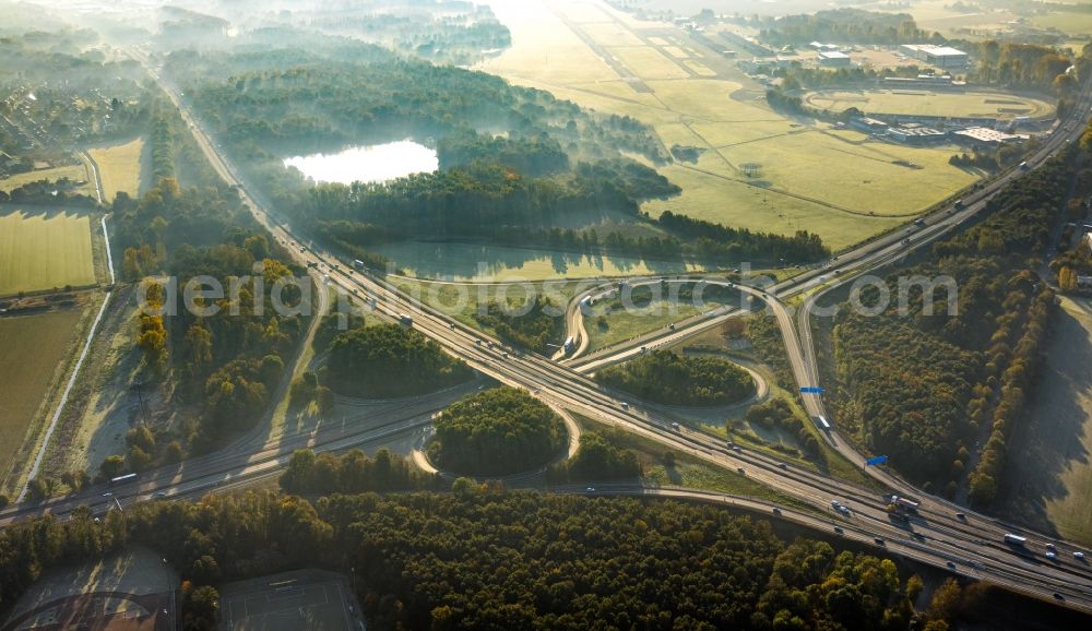 Aerial image Cloerbruch - Traffic flow at the intersection- motorway A52 - 44 Kreuz Neersen in form of cloverleaf in Cloerbruch in the state North Rhine-Westphalia, Germany