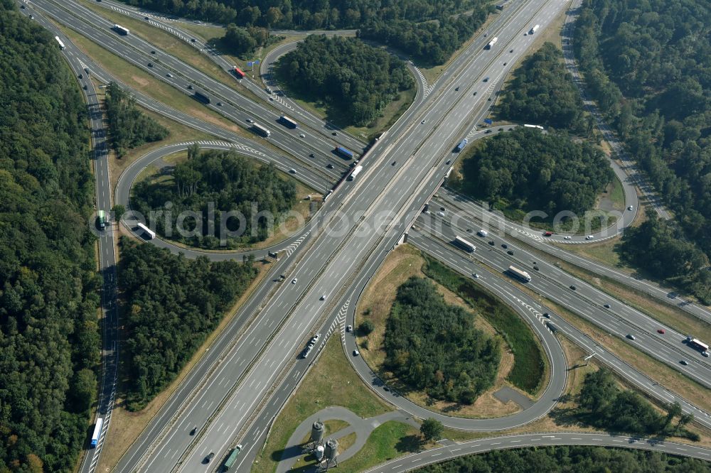 Hannover from the bird's eye view: Traffic flow at the intersection- motorway A 2 - A7 in Hannover in the state Lower Saxony, Germany