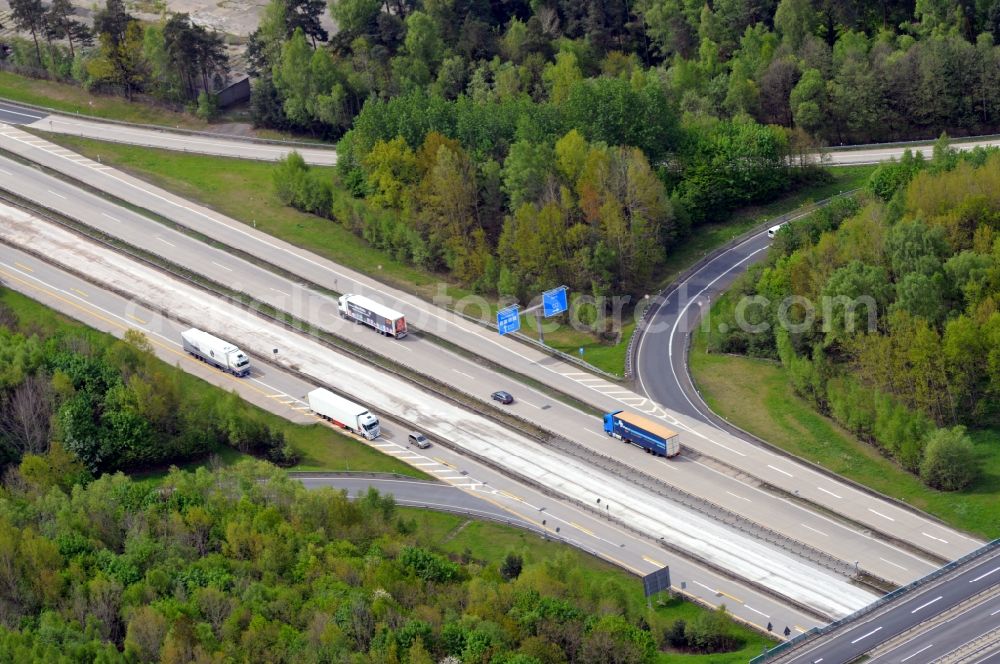 Aerial photograph Hermsdorf - Traffic flow at the intersection- motorway A 4 and A9 Hermsdorfer Kreuz in Hermsdorf in the state Thuringia, Germany