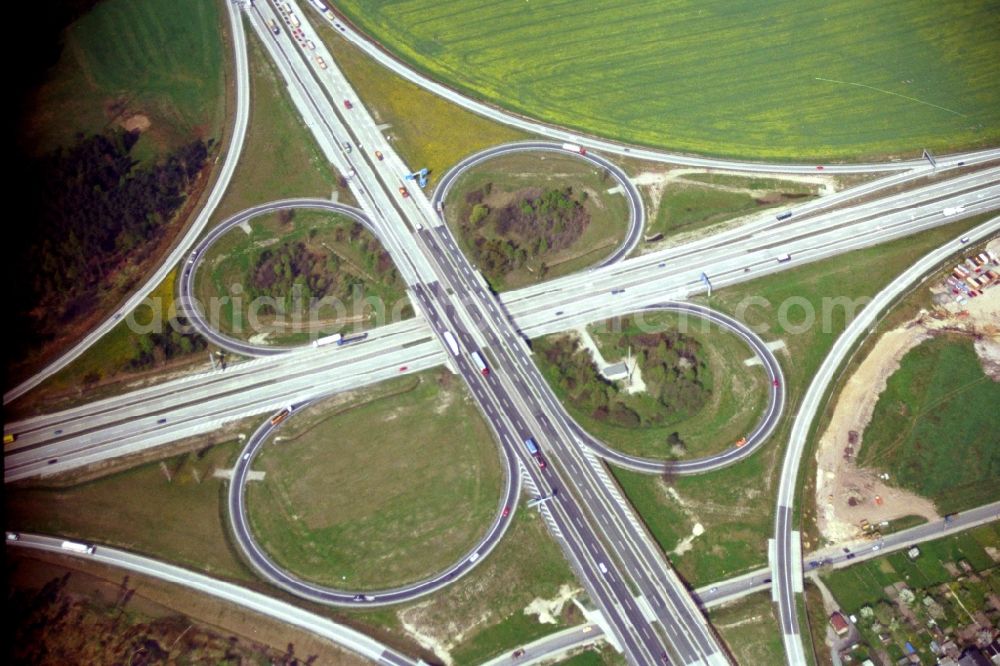 Hermsdorf from the bird's eye view: Traffic flow at the intersection- motorway A 4 and A9 Hermsdorfer Kreuz in Hermsdorf in the state Thuringia, Germany