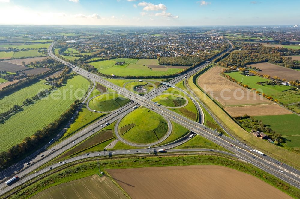 Aerial image Kamen - Traffic flow at the intersection- motorway A 1 A2 Kamener Kreuz in Kamen in the state North Rhine-Westphalia, Germany