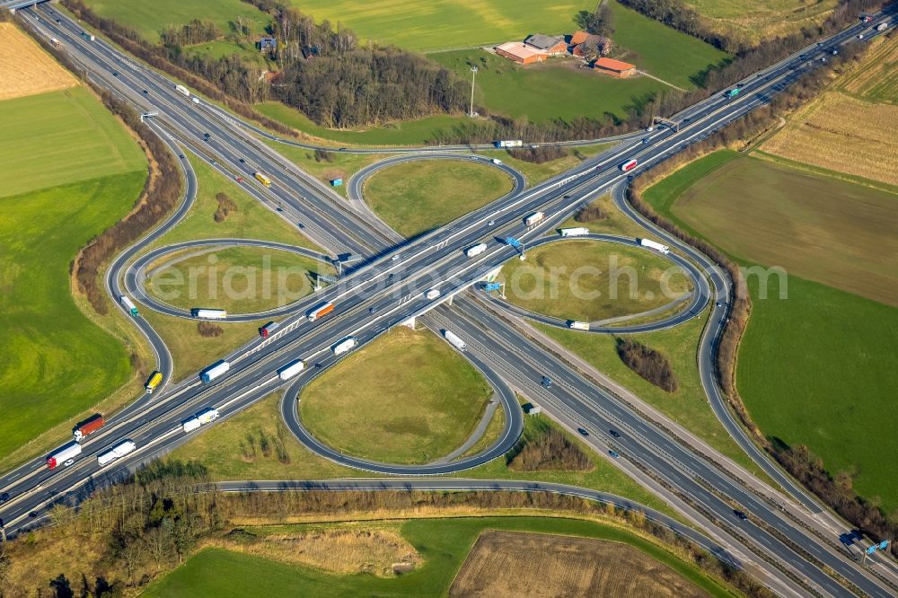 Lotte from the bird's eye view: Traffic flow at the intersection- motorway A30 - A1 Kreuz Lotte/Osnabrueck in form of cloverleaf in Lotte in the state North Rhine-Westphalia, Germany