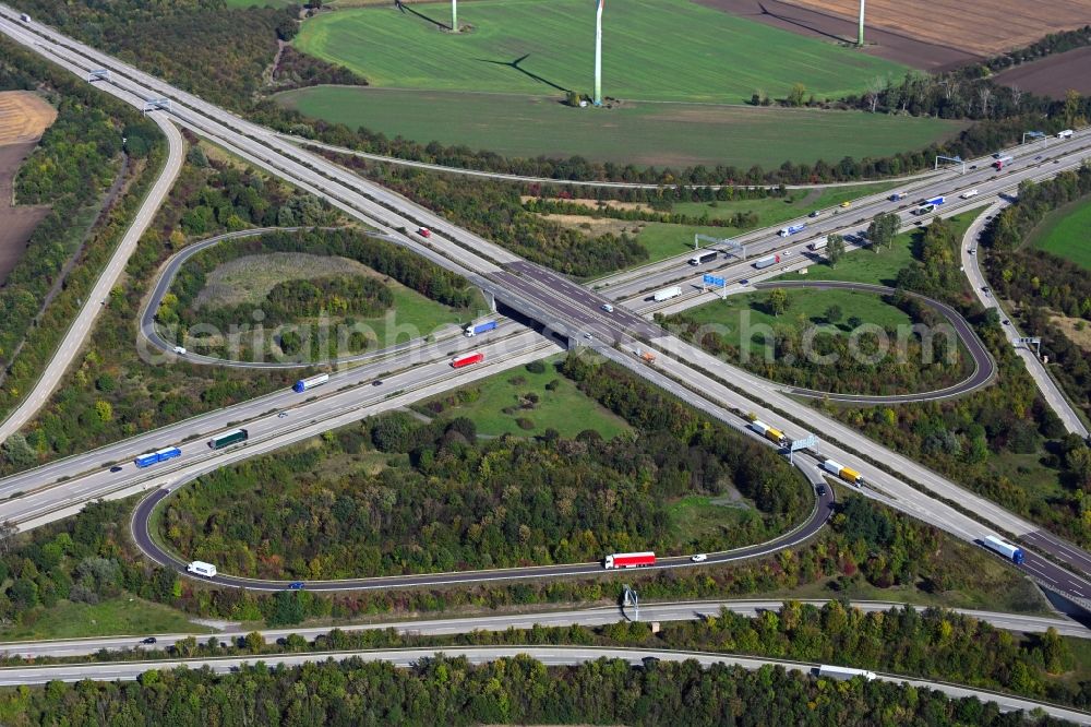 Aerial photograph Niederndodeleben - Traffic flow at the intersection- motorway A 2 - A14 Kreuz Magdeburg in Niederndodeleben in the state Saxony-Anhalt, Germany