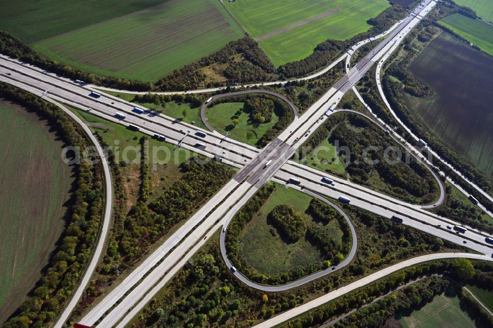 Aerial image Niederndodeleben - Traffic flow at the intersection- motorway A 2 - A14 Kreuz Magdeburg in Niederndodeleben in the state Saxony-Anhalt, Germany