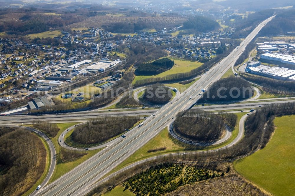 Gerlingen from the bird's eye view: Traffic flow at the intersection- motorway A45 Kreuz Olpe-Sued in form of cloverleaf in Gerlingen Sauerland in the state North Rhine-Westphalia, Germany