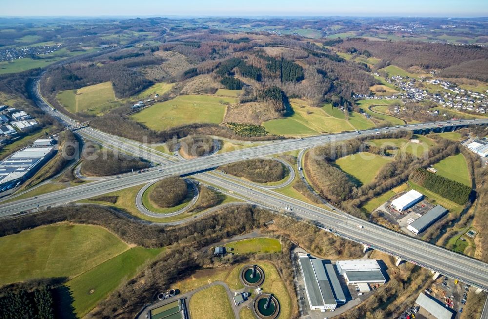 Aerial photograph Gerlingen - Traffic flow at the intersection- motorway A45 Kreuz Olpe-Sued in form of cloverleaf in Gerlingen Sauerland in the state North Rhine-Westphalia, Germany