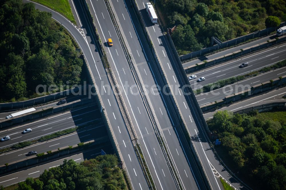 Braunschweig from the bird's eye view: Traffic flow at the intersection- motorway A 2 - 391 in Brunswick in the state Lower Saxony, Germany