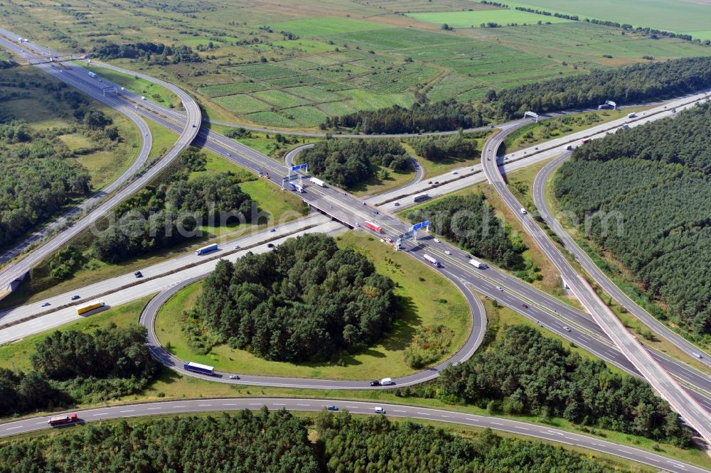 Kiekebusch from the bird's eye view: The Schönefeld junction, also called interchange or cross-Schönefeld Schönefeld is a junction on the southern Berliner Ring (A10 / A13 / E55 / E36) in Brandenburg