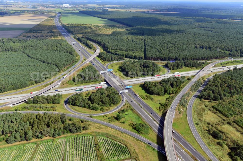 Kiekebusch from above - The Schönefeld junction, also called interchange or cross-Schönefeld Schönefeld is a junction on the southern Berliner Ring (A10 / A13 / E55 / E36) in Brandenburg