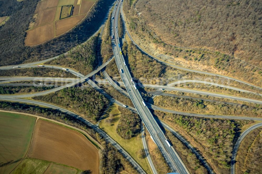 Aerial image Wetzlar - Traffic flow at the intersection- motorway A 45 - 480 Wetzlarer Kreuz in Wetzlar in the state Hesse, Germany