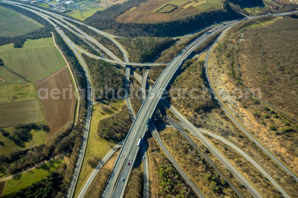 Wetzlar from above - Traffic flow at the intersection- motorway A 45 - 480 Wetzlarer Kreuz in Wetzlar in the state Hesse, Germany