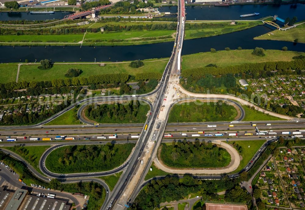 Duisburg from above - Intersection of the federal highway BAB A59 and A40 / E34 on Ruhrdeich in Duisburg in North Rhine-Westphalia