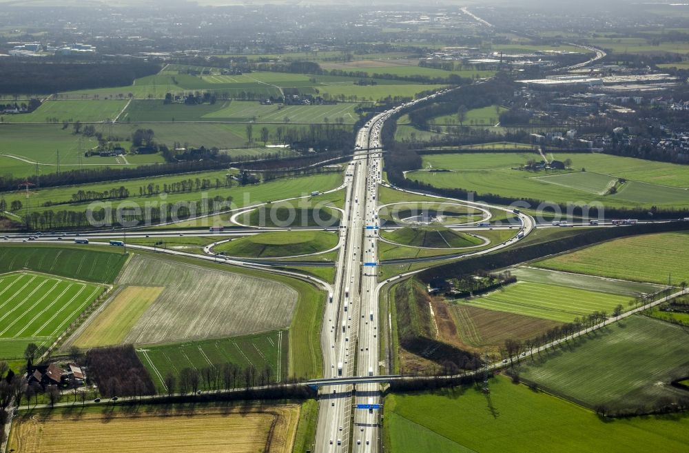 Kamen from the bird's eye view: Intersection of Highway Federal Highway A2 A1 E35 E37 on the Kamen intersection in the northeast of the Ruhr Area in North Rhine-Westphalia in Kamen