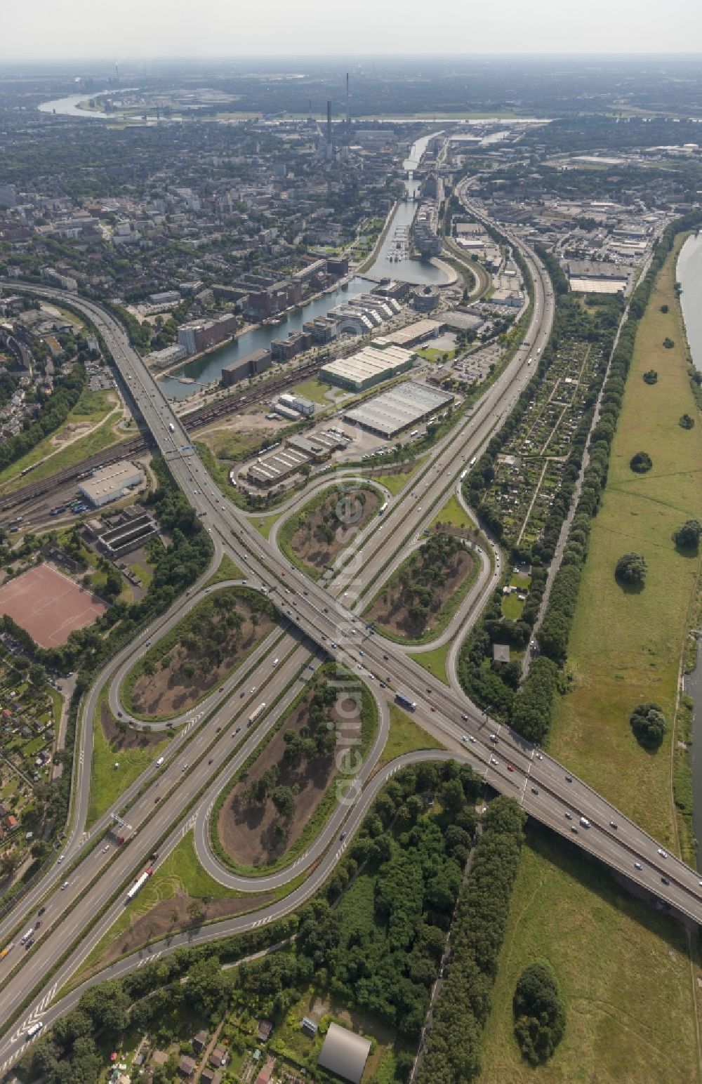 Duisburg from above - Intersection of the federal highway BAB A59 and A40 / E34 on Ruhrdeich in Duisburg in North Rhine-Westphalia