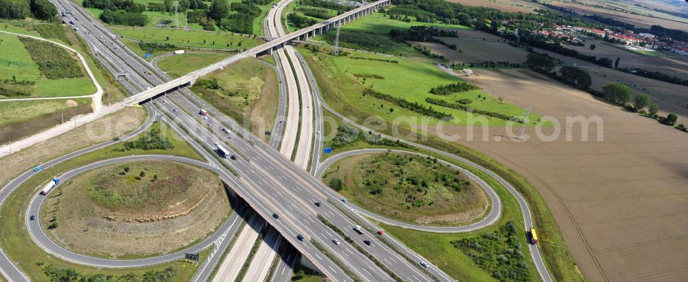 Erfurt OT Molsdorf from the bird's eye view: Blick auf das BAB Autobahnkreuz Erfurt-Süd, dem Schnittpunkt der A4 und A71 bei Molsdorf. View of the motorway junction south of Erfurt, the intersection of the A4 and A71 near Molsdorf.