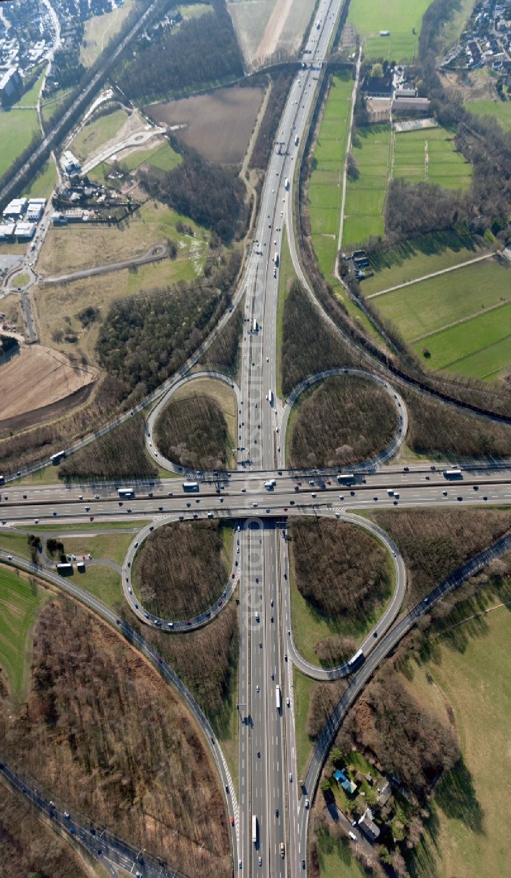 Aerial photograph Hilden - View of the motorway interchange Hilden on the freeway A 3 in North Rhine-Westphalia. It is the busiest road junction in North Rhine-Westphalia with about 233 000 vehicles per day