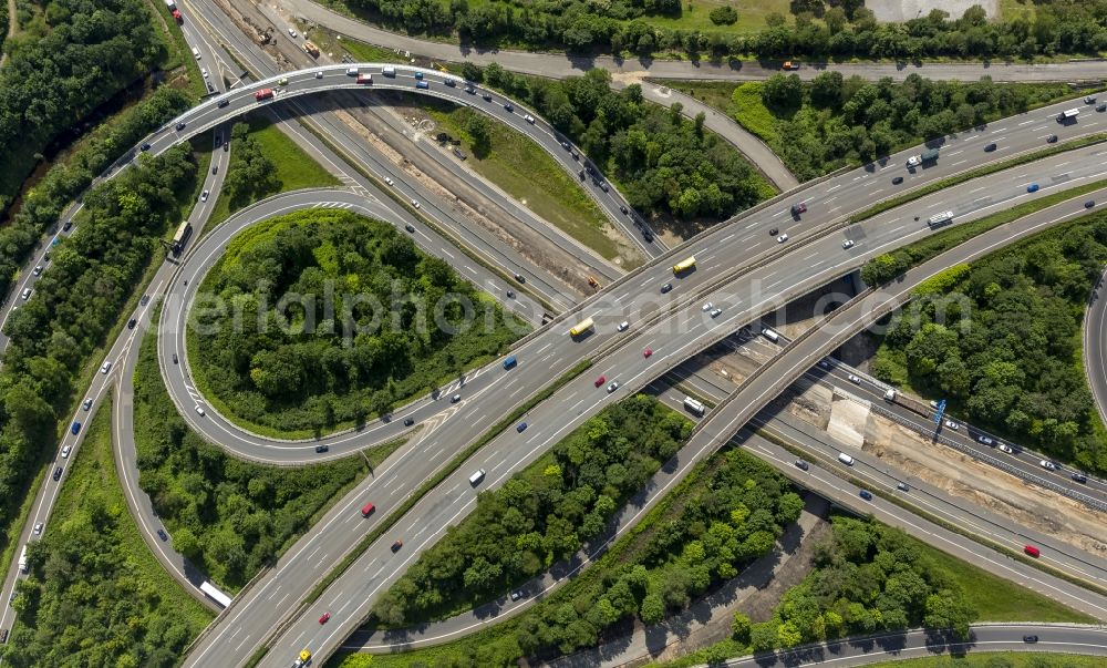 Aerial image Duisburg - Interchange Kaiserberg of the highways A3 and the A40 near Duisburg in the Ruhr area in North Rhine-Westphalia