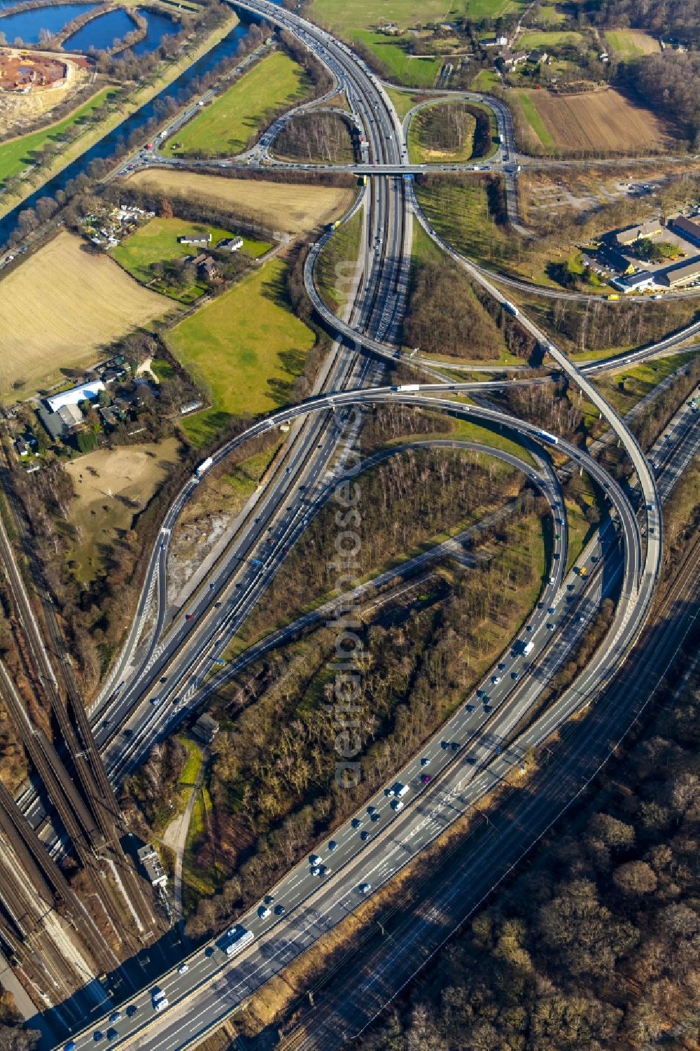 Duisburg from the bird's eye view: View of the motorway junction Kaiserberg in Duisburg in the state North Rhine-Westphalia