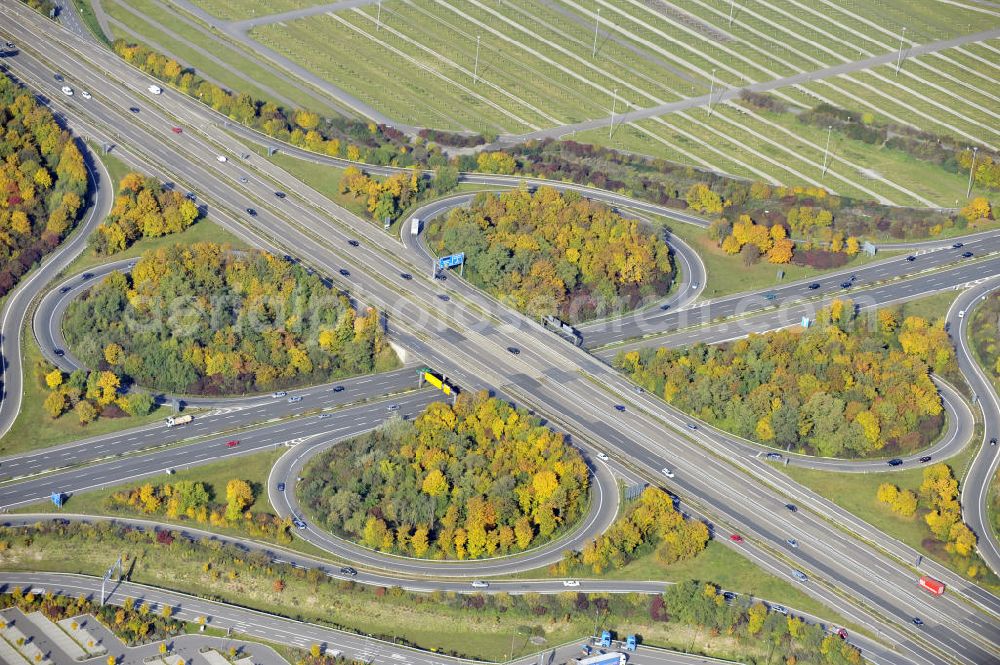 Mannheim from above - Blick auf ein Autobahnkreuz der Bundesautobahnen 38a und 37 am Stadtrand von Mannheim. View to an freeway interchange of the line 38a and 37 at the periphery of Mannheim.