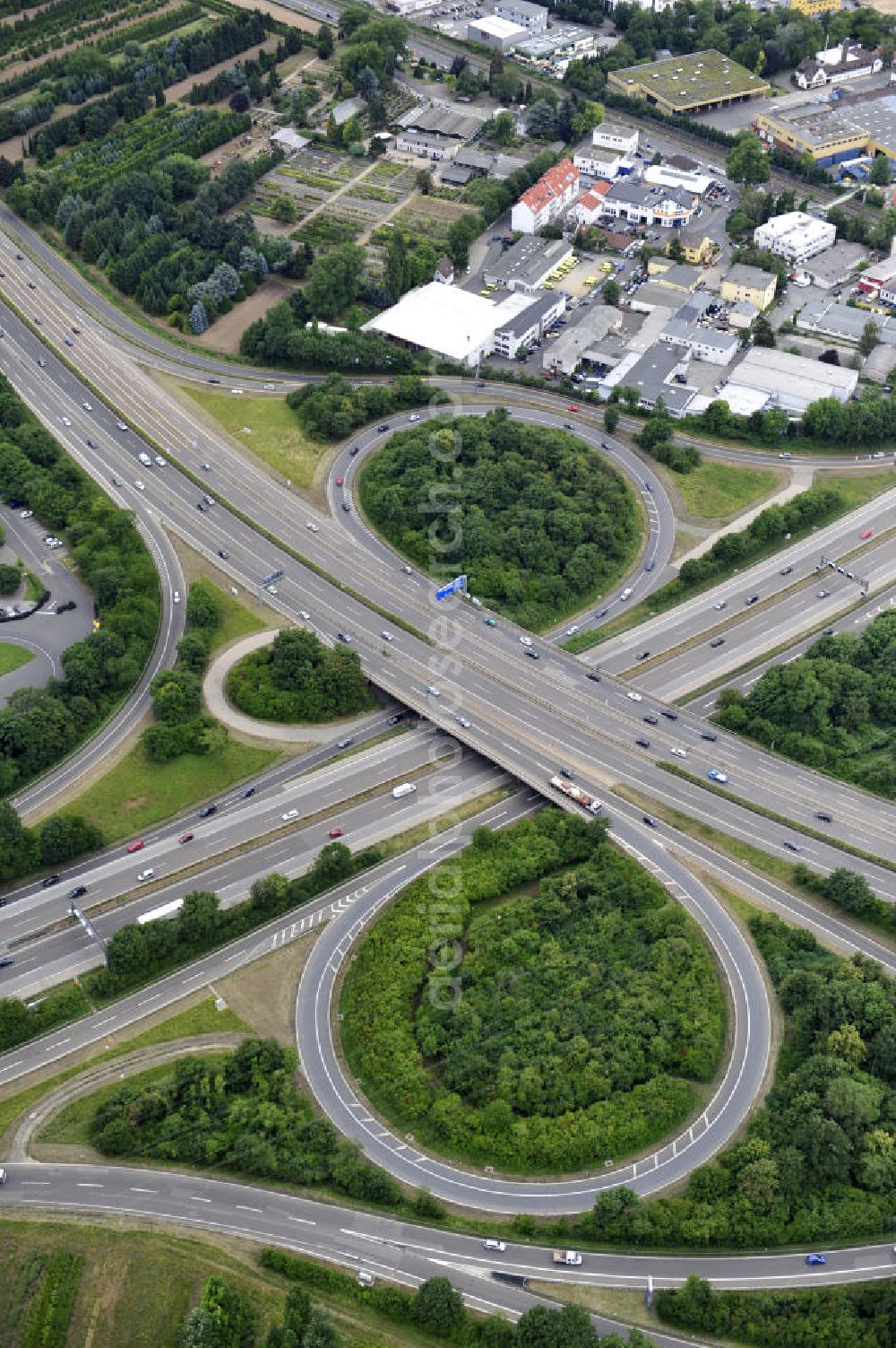 Aerial image Frankfurt am Main - Blick auf das Autobahnkreuz Nordwestkreuz Frankfurt am Main. Das Nordwestkreuz Frankfurt verbindet die A 5 mit der A 66. Das Autobahnkreuz ist ein unvollständiges Kleeblatt, und liegt im Nordwesten von Frankfurt am Main in Hessen. The interchange Nordwestkreuz in Frankfurt, Germany. SPERRFRIST bis 12-2011 !