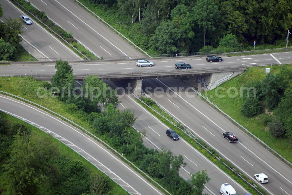 Offenburg from above - Blick auf die Autobahnabfahrt Offenburg. Die Abfahrt Offenburg ist Teil der A5 vom Hattenbacher Dreieck bis an die Grenze zur Schweiz. Auf 445 km Länge bestehen Verbindungen u.a. zum französischen Autobahnnetz (bis Barcelona) und zur Verbindung Holland - Österreich. Als Teil der HaFraBa E.V. (Nord-Süd Verbindung) ist sie eine der meist befahrensten Strassen Europas.