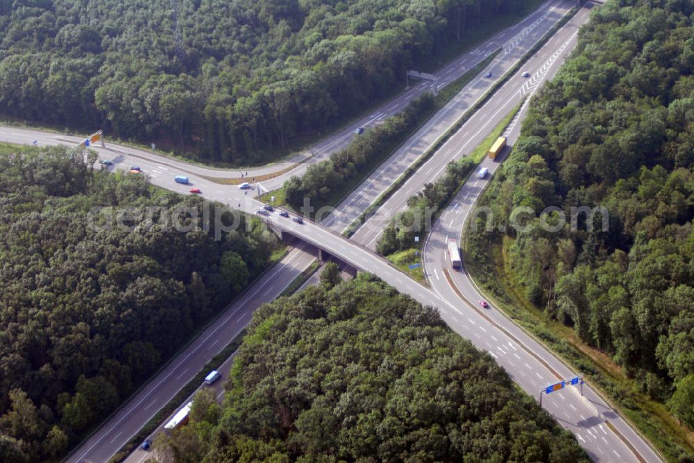 Offenburg from above - Blick auf die Autobahnabfahrt Offenburg. Die Abfahrt Offenburg ist Teil der A5 vom Hattenbacher Dreieck bis an die Grenze zur Schweiz. Auf 445 km Länge bestehen Verbindungen u.a. zum französischen Autobahnnetz (bis Barcelona) und zur Verbindung Holland - Österreich. Als Teil der HaFraBa E.V. (Nord-Süd Verbindung) ist sie eine der meist befahrensten Strassen Europas.