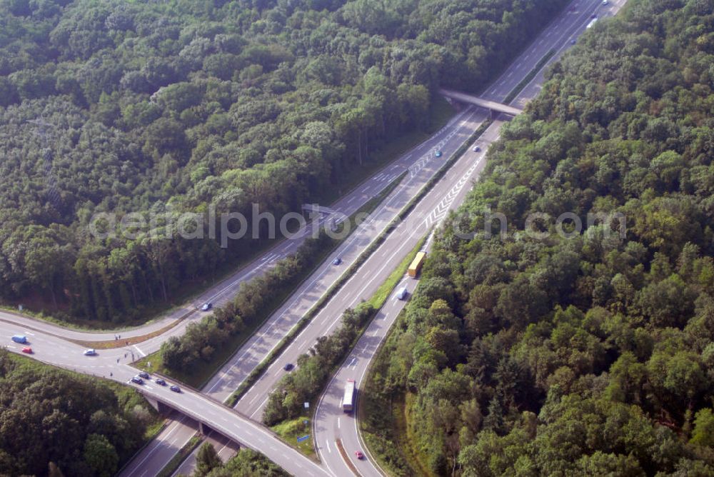 Offenburg from the bird's eye view: Blick auf die Autobahnabfahrt Offenburg. Die Abfahrt Offenburg ist Teil der A5 vom Hattenbacher Dreieck bis an die Grenze zur Schweiz. Auf 445 km Länge bestehen Verbindungen u.a. zum französischen Autobahnnetz (bis Barcelona) und zur Verbindung Holland - Österreich. Als Teil der HaFraBa E.V. (Nord-Süd Verbindung) ist sie eine der meist befahrensten Strassen Europas.