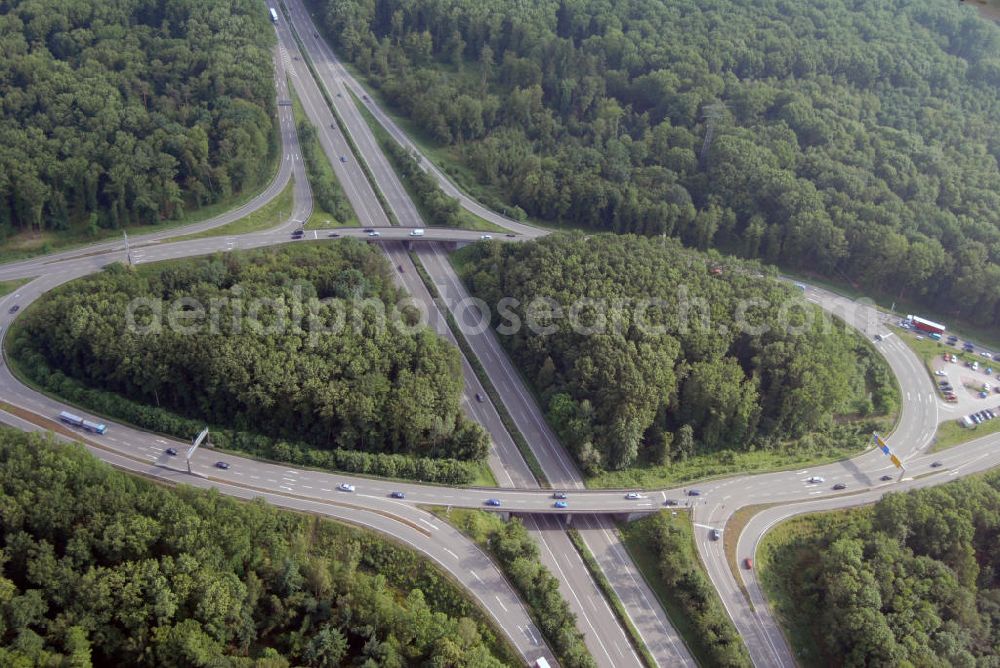 Aerial photograph Offenburg - Blick auf die Autobahnabfahrt Offenburg. Die Abfahrt Offenburg ist Teil der A5 vom Hattenbacher Dreieck bis an die Grenze zur Schweiz. Auf 445 km Länge bestehen Verbindungen u.a. zum französischen Autobahnnetz (bis Barcelona) und zur Verbindung Holland - Österreich. Als Teil der HaFraBa E.V. (Nord-Süd Verbindung) ist sie eine der meist befahrensten Strassen Europas.