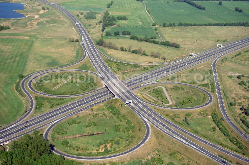 Aerial photograph ORANIENBURG - Autobahnkreuz Oranienburg (E 26 / A19 und A111 Berliner Ring) mit Einmündung der Ortsumfahrung Oranienburg B96. Landesbetrieb Straßenwesen Brandenburg (