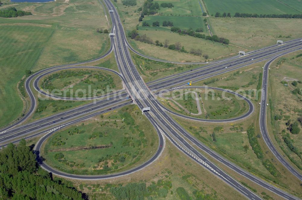 ORANIENBURG from above - Autobahnkreuz Oranienburg (E 26 / A19 und A111 Berliner Ring) mit Einmündung der Ortsumfahrung Oranienburg B96. Landesbetrieb Straßenwesen Brandenburg (