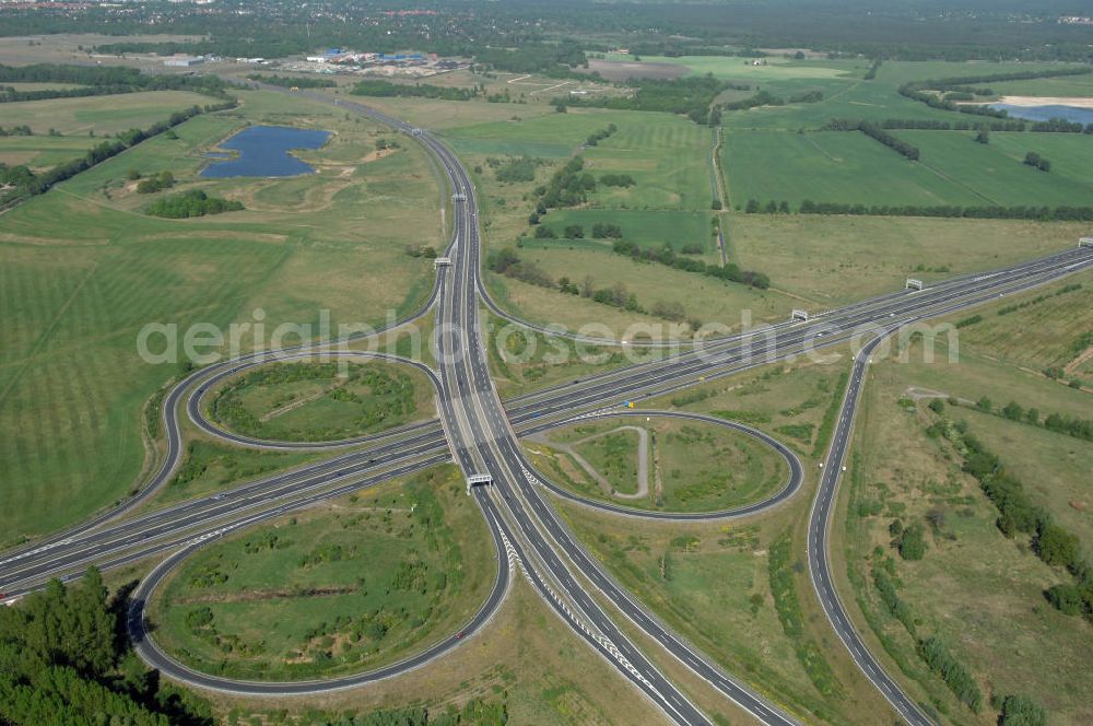 ORANIENBURG from the bird's eye view: Autobahnkreuz Oranienburg (E 26 / A19 und A111 Berliner Ring) mit Einmündung der Ortsumfahrung Oranienburg B96. Landesbetrieb Straßenwesen Brandenburg (