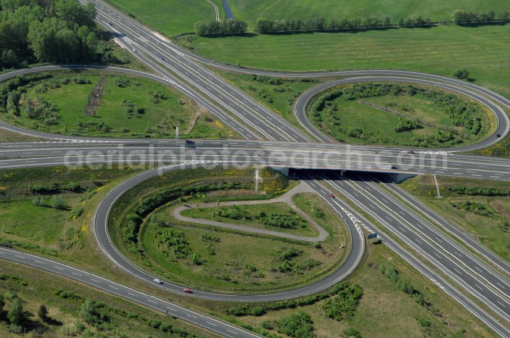 ORANIENBURG from the bird's eye view: Autobahnkreuz Oranienburg (E 26 / A19 und A111 Berliner Ring) mit Einmündung der Ortsumfahrung Oranienburg B96. Landesbetrieb Straßenwesen Brandenburg (