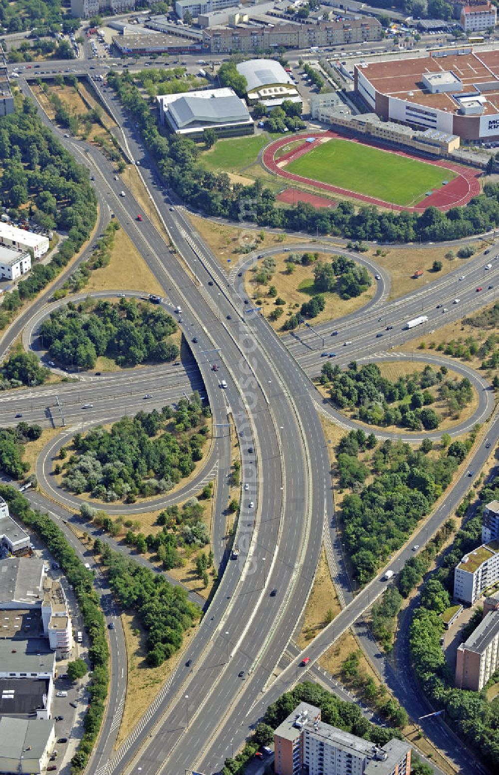 Berlin from the bird's eye view: Blick auf das Autobahnkreuz Schöneberg. Es verbindet die A 100 und die A 103. View of the intersection of Schoeneberg. It connects the A 100 and the A 103.