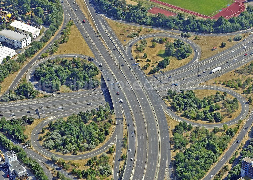 Aerial image Berlin - Blick auf das Autobahnkreuz Schöneberg. Es verbindet die A 100 und die A 103. View of the intersection of Schoeneberg. It connects the A 100 and the A 103.