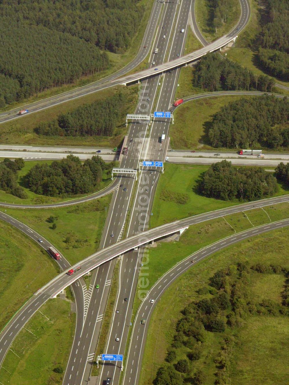 Schönefeld/ Brandenburg from above - Autobahnkreuz Schönefeld am Berliner Ring in Brandenburg.