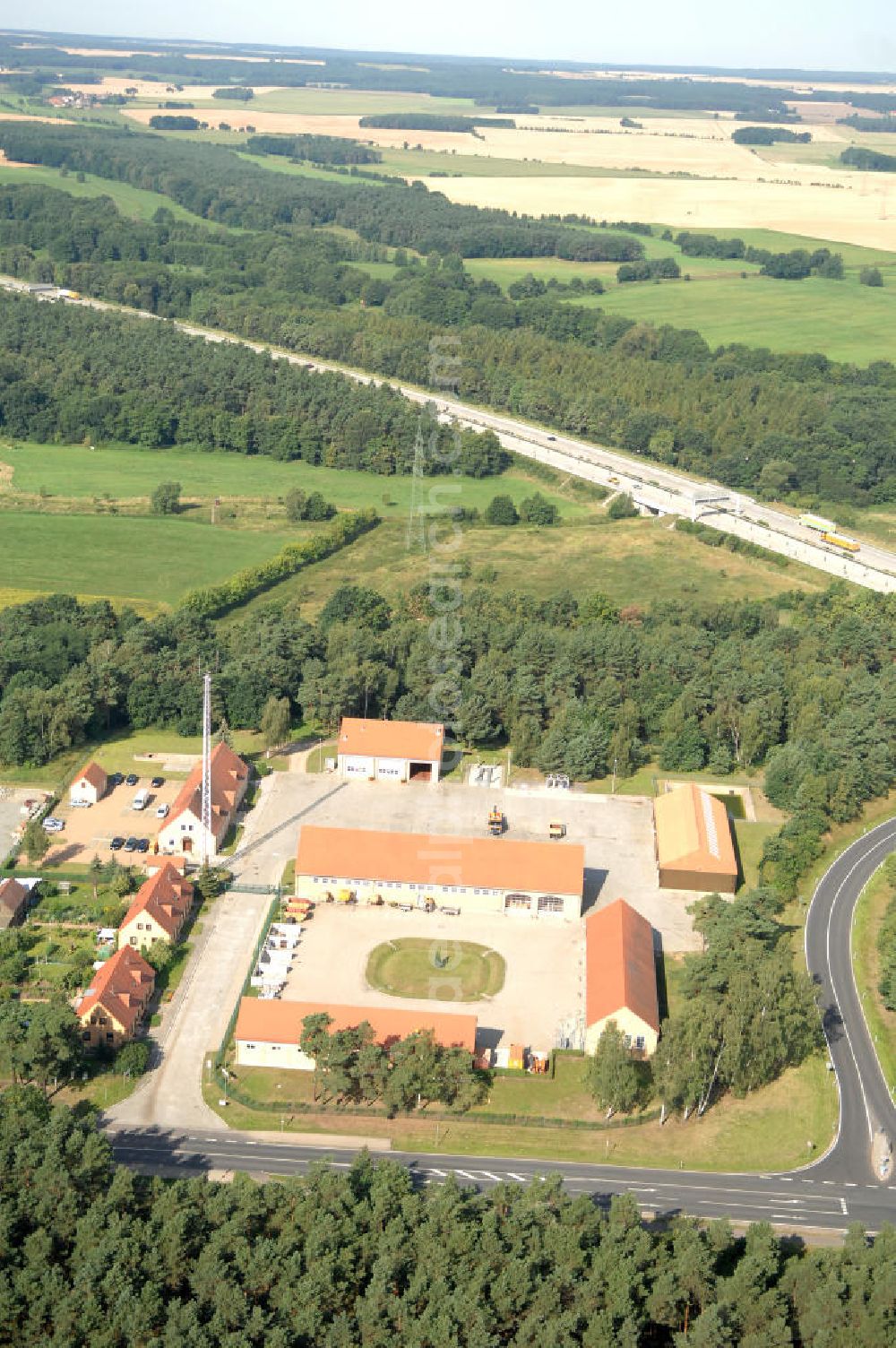 Niemegk from above - Blick auf die Autobahnmeisterei Niemegk an der A9 in Brandenburg. Diese Autobahnmeisterei ist ein Stützpunkt der Niederlassung Michendorf und wird von dem Landesbetrieb Straßenwesen Brandenburg betrieben.