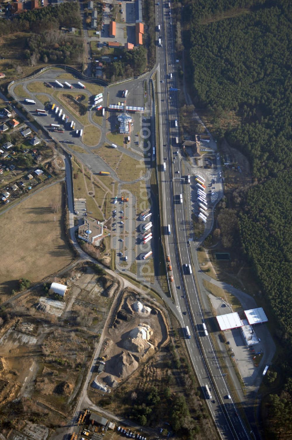 Aerial image Michendorf - Blick auf die Autobahnraststätte Michendorf am südlichen Berliner Ring an der Bundesautobahn A10.