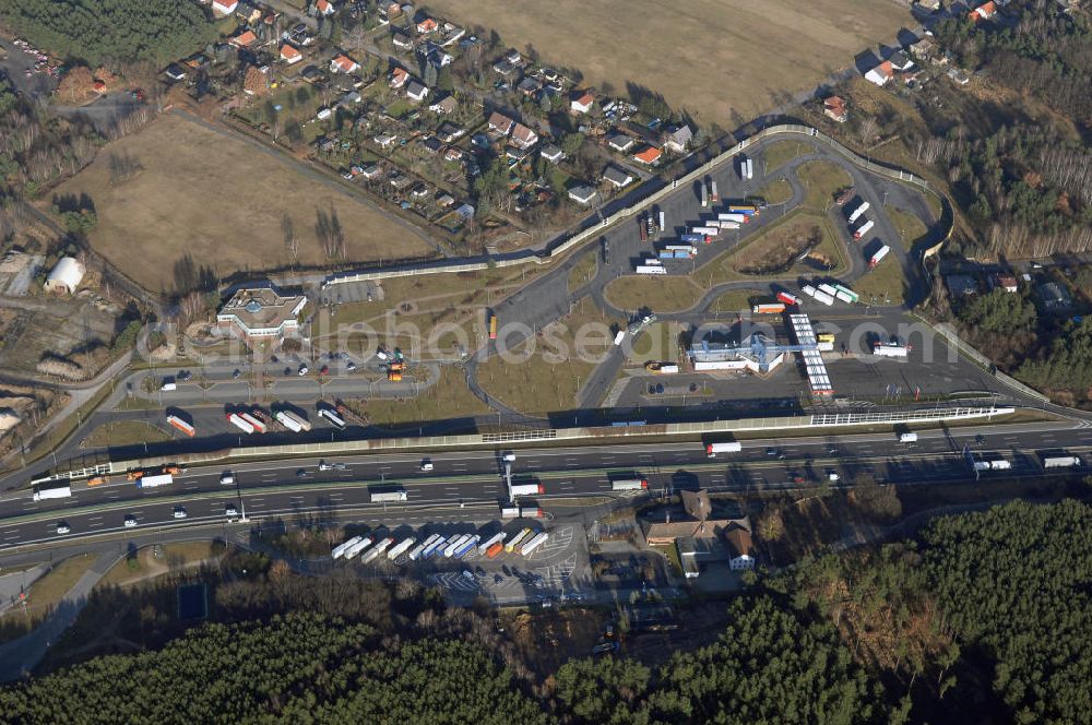 Aerial photograph Michendorf - Blick auf die Autobahnraststätte Michendorf am südlichen Berliner Ring an der Bundesautobahn A10.