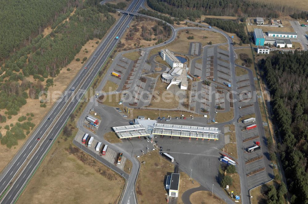 Stolpe from above - Blick auf die Autobahnraststätte Stolpe, dem Sitz des Brandenburgisches Autobahnamt Stolpe (postalisch 16540 Hohen Neuendorf, An der A111 Stolper Heide)