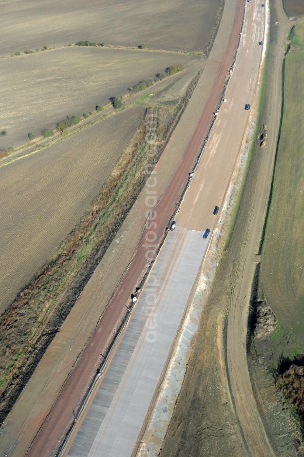 Hastrungsfeld from above - Blick auf den Autobahnverlauf der Baustelle A4 süd-östlich der Nessetalbrücke. Der Neubau ist Teil des Projekt Nordverlegung / Umfahrung Hörselberge der Autobahn E40 / A4 in Thüringen bei Eisenach. Durchgeführt werden die im Zuge dieses Projektes notwendigen Arbeiten unter an derem von den Mitarbeitern der Niederlassung Weimar der EUROVIA Verkehrsbau Union sowie der Niederlassungen Abbruch und Erdbau, Betonstraßenbau, Ingenieurbau und TECO Schallschutz der EUROVIA Beton sowie der D?????