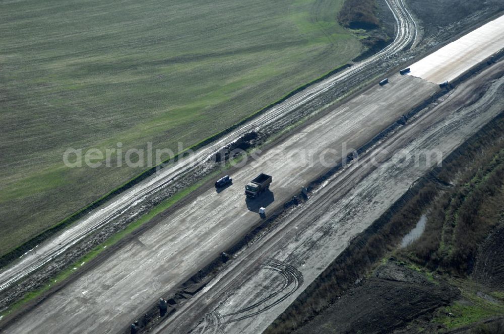 Hastrungsfeld from above - Blick auf den Autobahnverlauf der Baustelle A4 vor einer Unterführung bei Hastrungsfeld. Der Neubau ist Teil des Projekt Nordverlegung / Umfahrung Hörselberge der Autobahn E40 / A4 in Thüringen bei Eisenach. Durchgeführt werden die im Zuge dieses Projektes notwendigen Arbeiten unter an derem von den Mitarbeitern der Niederlassung Weimar der EUROVIA Verkehrsbau Union sowie der Niederlassungen Abbruch und Erdbau, Betonstraßenbau, Ingenieurbau und TECO Schallschutz der EUROVIA Beton sowie der DEGES.