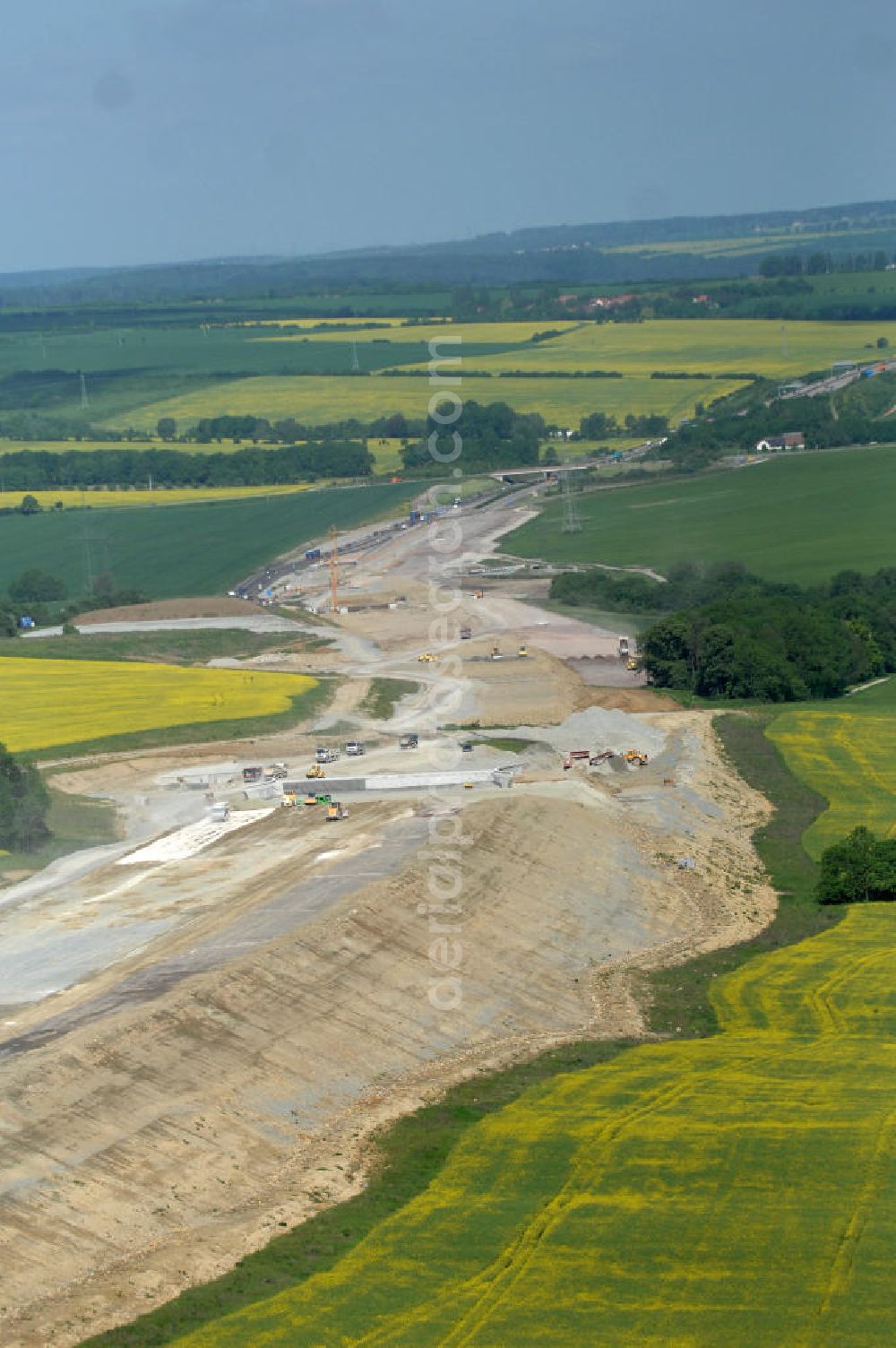 Aerial photograph Bucha - Blick auf die Baustelle der Autobahnverlegung Europastrasse E40 A4 bei Schorba , Bucha und Oßmaritz nördlich des bisherigen Verlaufes. Bauherr: DEGES (Deutsche Einheit Fernstraßenplanungs- und bau GmbH, Berlin), Bauausführung: ARGE: Baresel, Beton und Monierbau, Kirchhoff Leipzig Ausführungsplanung: Bauzeit: 2008 - 2012 View of the construction site of the highway relocation E40 European highway A4 near Schorba, Bucha and Oßmaritz north of the existing course.