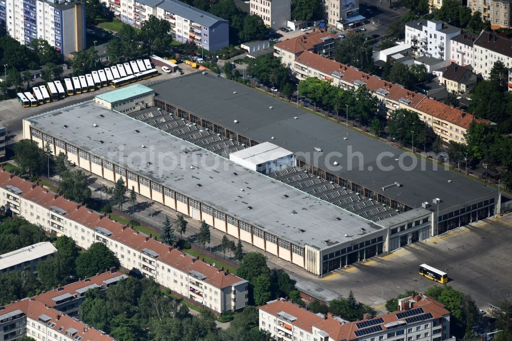 Aerial photograph Berlin - In the Grade street in Stadtbezitk Neukoelln of Berlin there is the bus depot Britz. In the hall several hundred buses of BvG be prepared and waiting for their transport rides in the south of Berlin daily