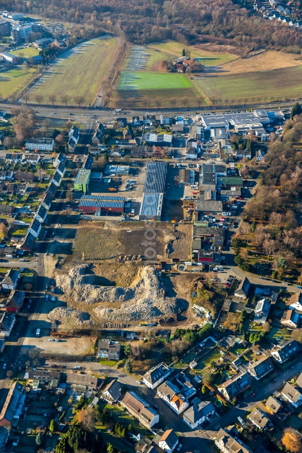 Bottrop from the bird's eye view: Car dealership building Autohaus Borgmann GmbH on the Schubertstrasse - Mozartstrasse in the district Eigen in Bottrop in the state North Rhine-Westphalia