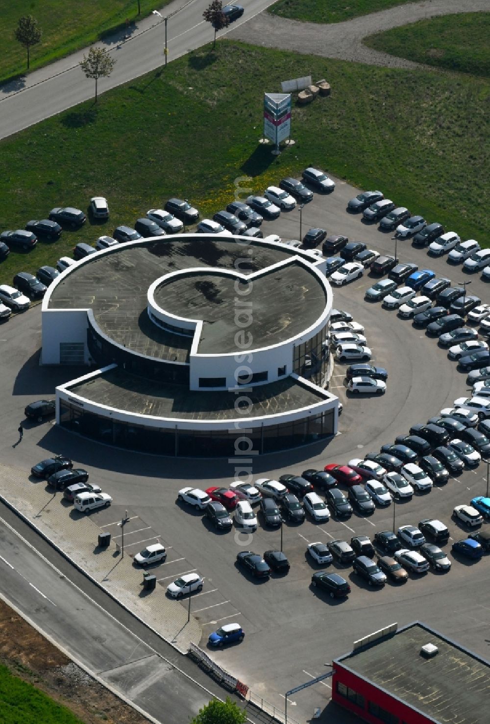 Aerial photograph Villingen-Schwenningen - Car dealership building of Autogalerie Schwarzwald-Baar GmbH & CO. KG in Villingen-Schwenningen in the state Baden-Wuerttemberg, Germany