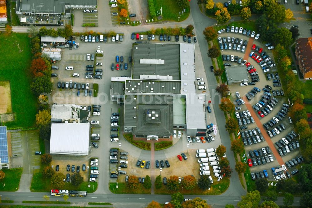 Weyhe from above - Car dealership building Autohaus Brandt GmbH Im Bruch in the district Kirchweyhe in Weyhe in the state Lower Saxony, Germany