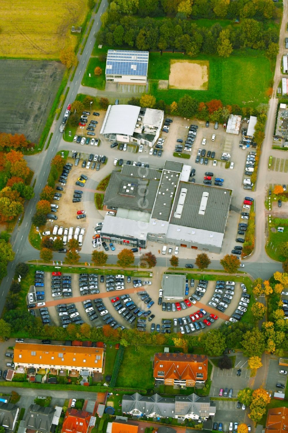 Aerial photograph Weyhe - Car dealership building Autohaus Brandt GmbH Im Bruch in the district Kirchweyhe in Weyhe in the state Lower Saxony, Germany